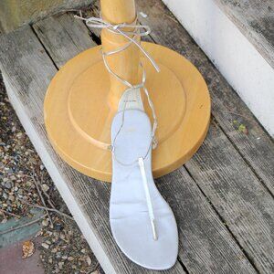 GAP Silver Vegan Faux Leather Strappy Tie Up Wrap Thong Flat Sandals Sz 9